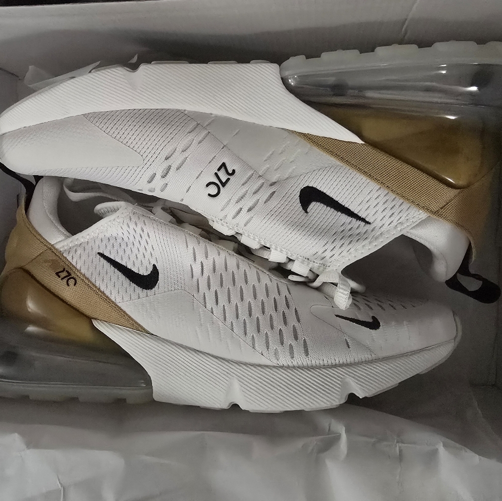 Nike Woman's Air Max 270 Phantom/Bkack-Sail-Hemp